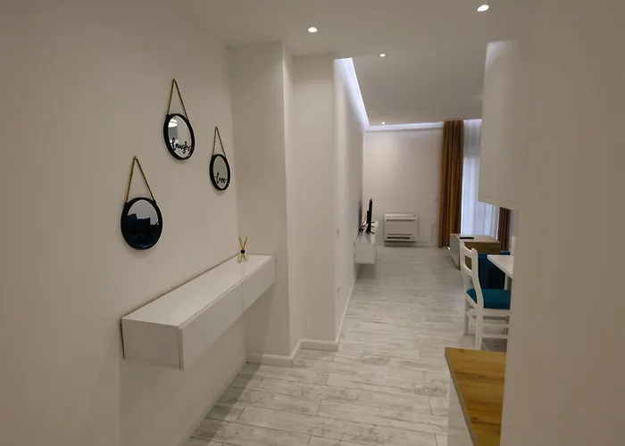 Anoor West * Dıraç